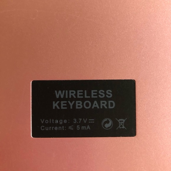 Lenrich IPAD case with Bluetooth Keyboard - Picture 3 of 6